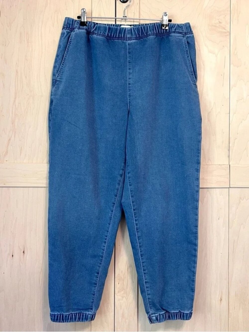 Madewell Jogger Jeans in Nealy Wash